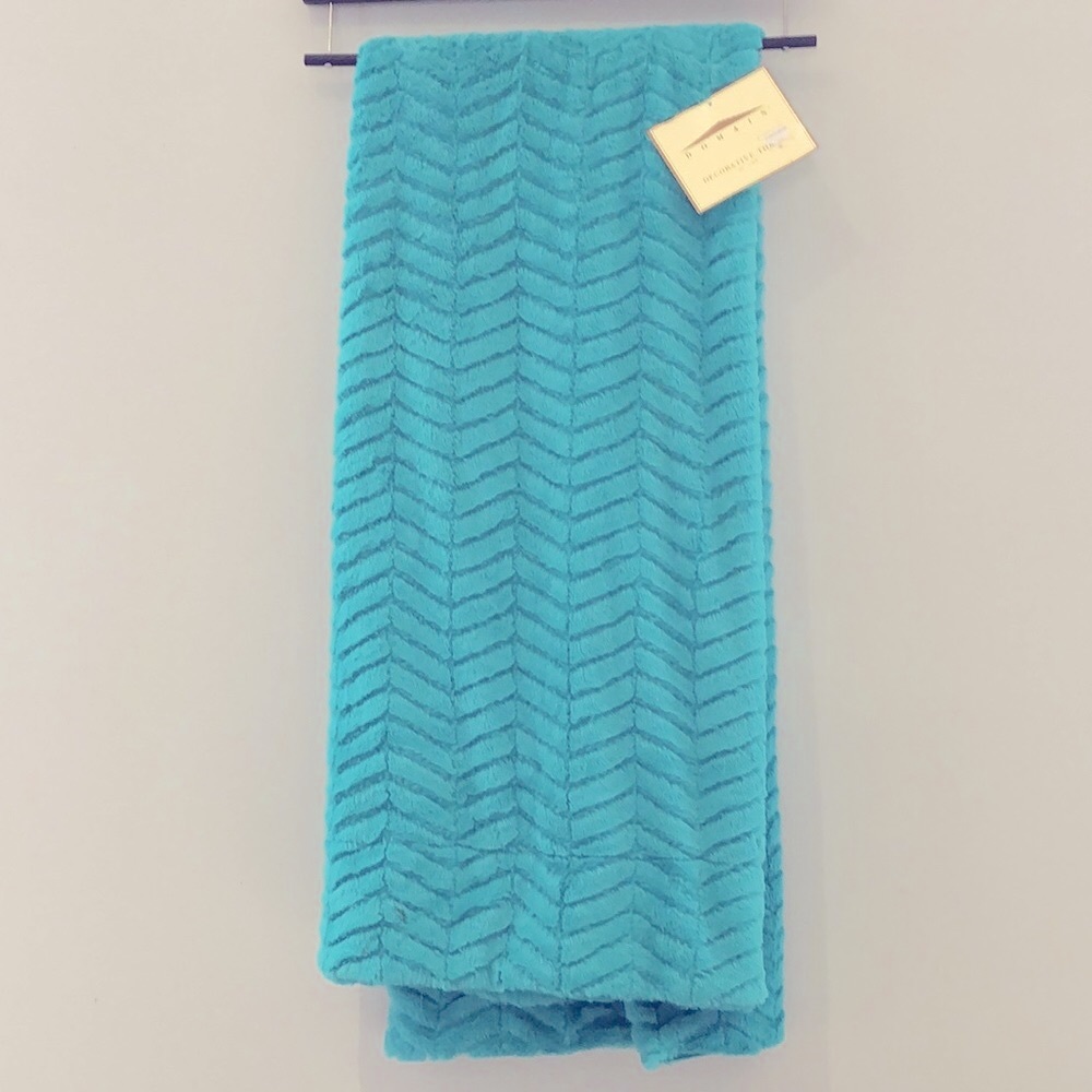 DOMAIN Teal fancy throw! Reversible and comfy! 50x60”